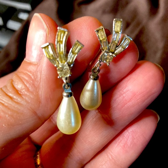 Vintage Screw-back Rhinestone & Faux Pearl Drop Earrings - Picture 1 of 2